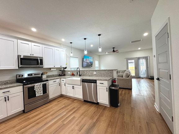 5th image of 126 Riverview Ave