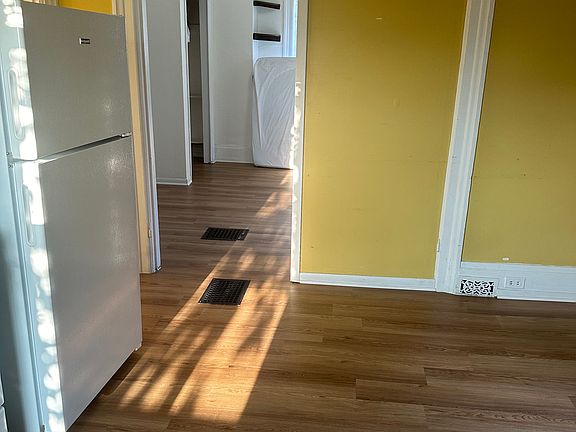 5th image of 311 E Ann St #3