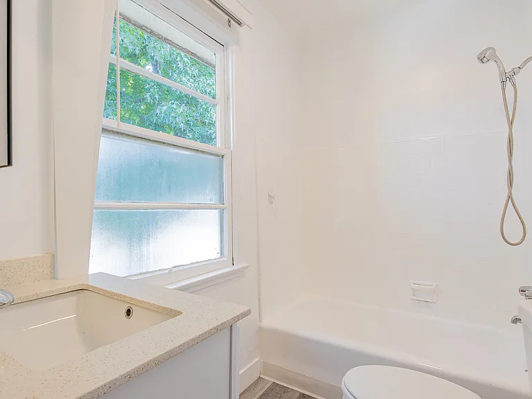 4427 Woodman Ave #1X1 — Photo 7