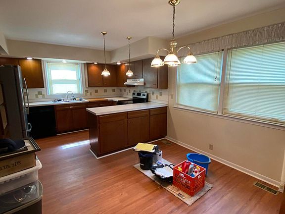 5th image of 1330 N Briarfield Dr