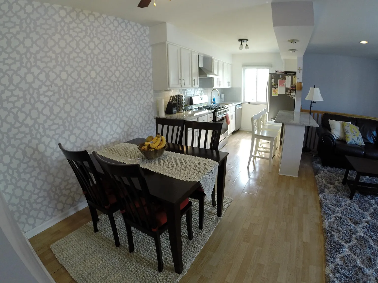 2 bed, 900 sqft, $1,900 — Photo 2