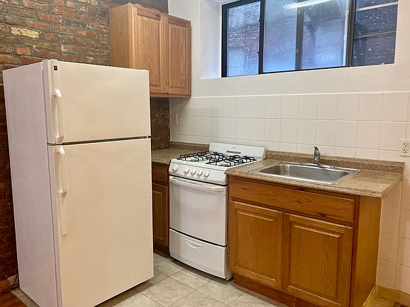 3rd image of 231 Eldridge St #1A