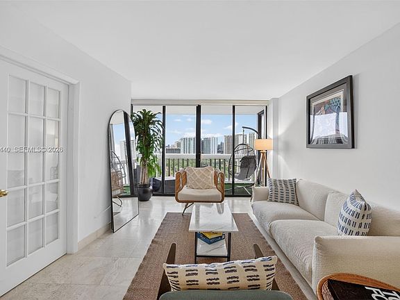 3rd image of 1000 Island Blvd #2105
