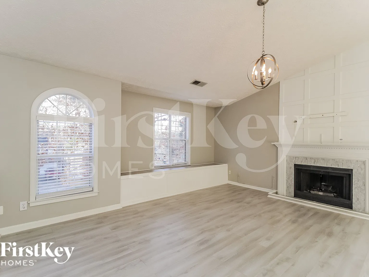 4 bed, 3.0 bath, 2568 sqft, $2,600 — Photo 3