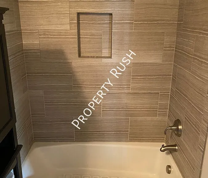 105 E 3rd St — Photo 38