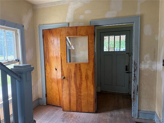 4th image of 205 E Linden St