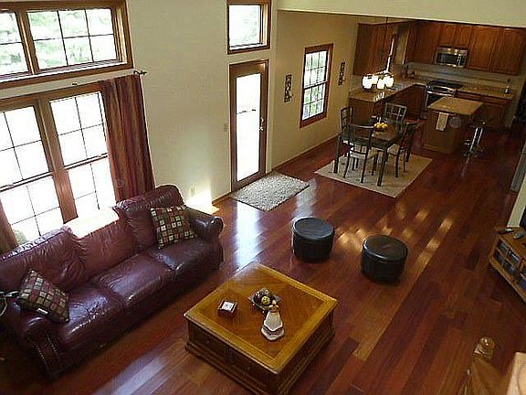 4th image of 264 Woodsfield Ct