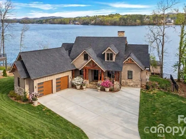 8058 Edgewater Dr, Norwood, NC 28128