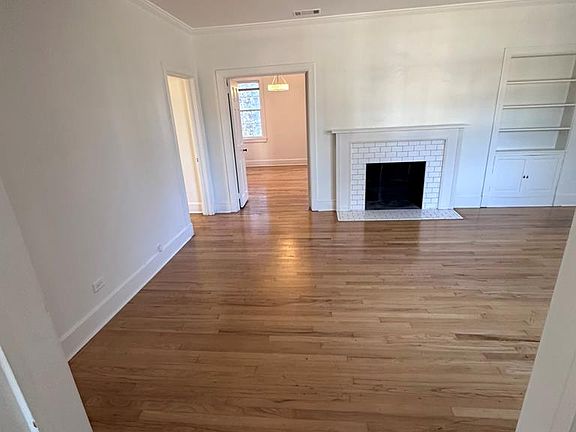 4th image of 1111 N Madison St