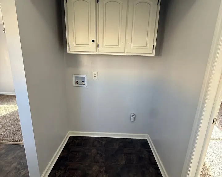 209 Roxbury Cir — Photo 14