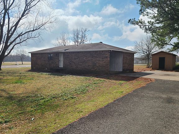 2nd image of 80 Golf Club Ln
