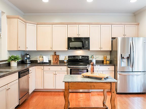 4th image of 2440 Bargamin Orchard Ln