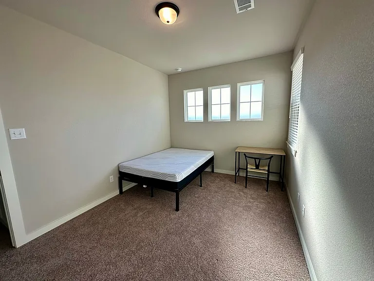 1021 Elise Ave — Photo 7