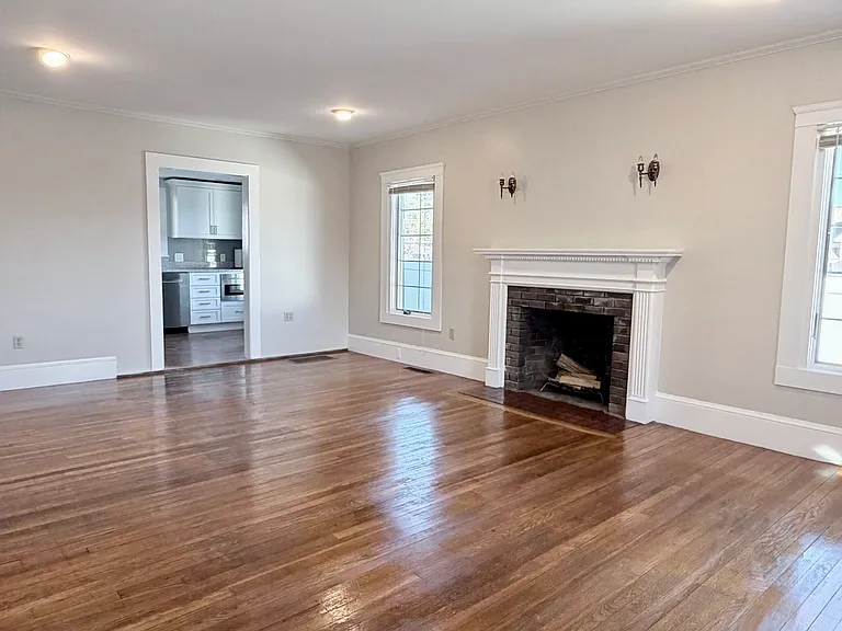 114 Lafayette Rd — Photo 4