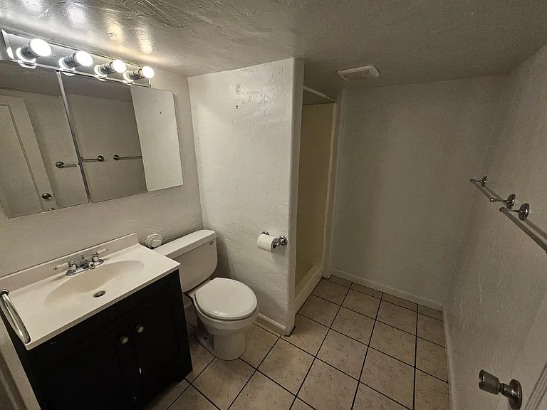202 W 2nd Ave #1 — Photo 20