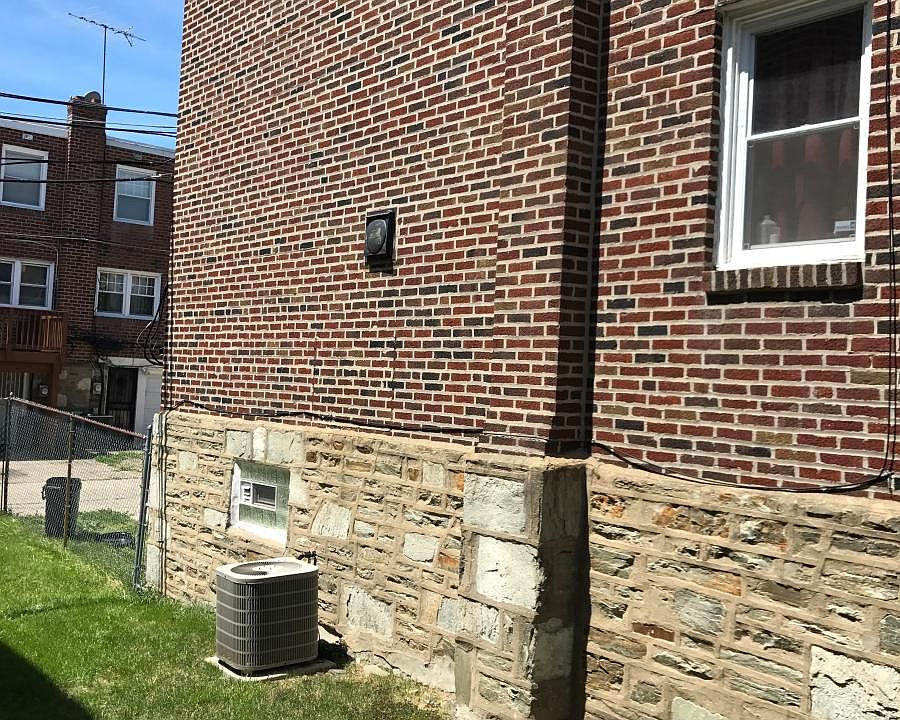 1st image of 220 E Walnut Park Dr