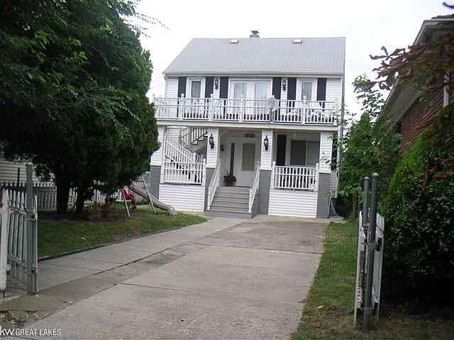 1st image of 2627 Botsford St
