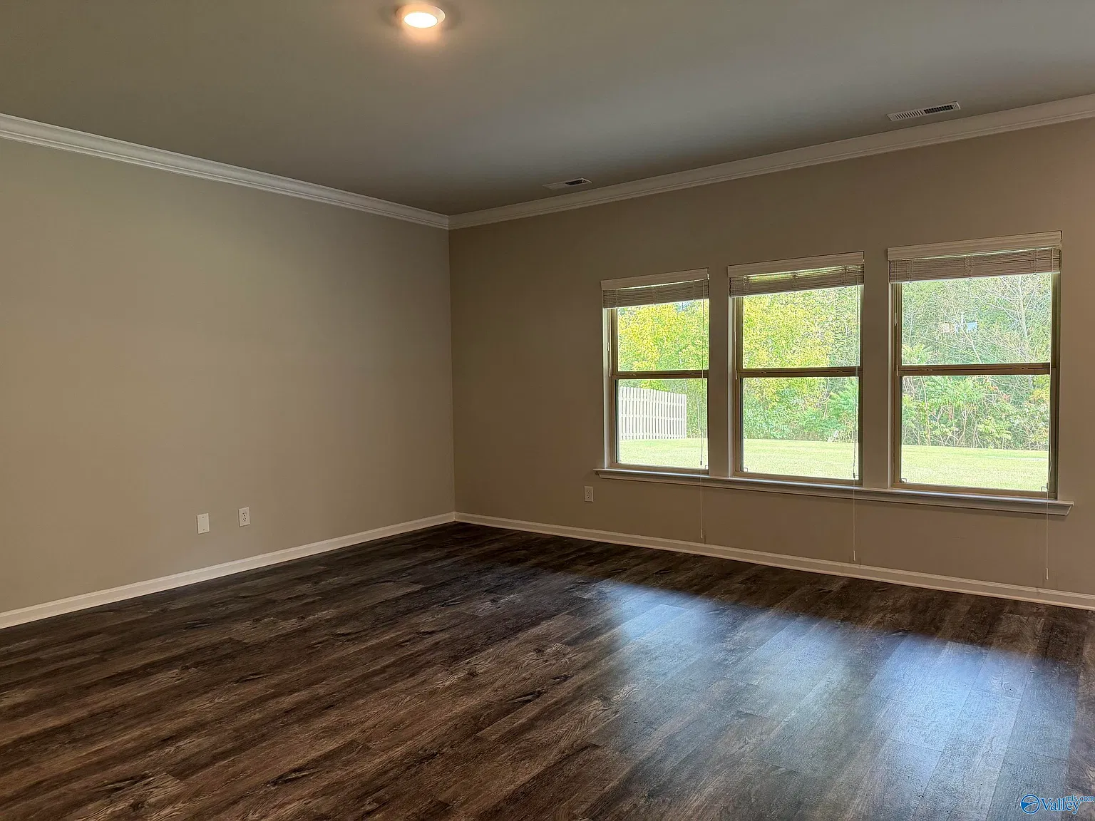 4 bed, 2.0 bath, 2137 sqft, $2,150 — Photo 4