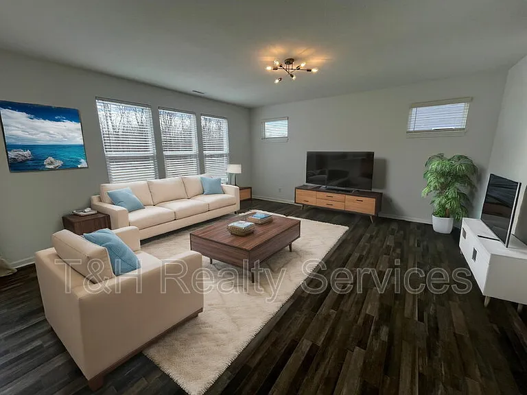 4801 Summerfield Dr — Photo 4