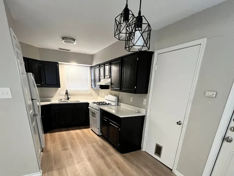 16402 Parkway Dr — Photo 7