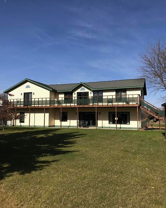 1st image of 816 Riverbend Dr