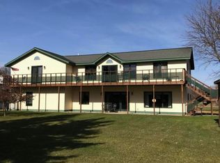 816 Riverbend Dr, Warroad, MN 56763