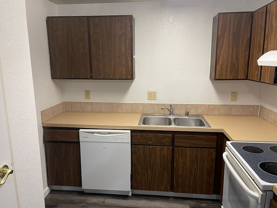 1st image of 15 N Sheppard Pl APT C