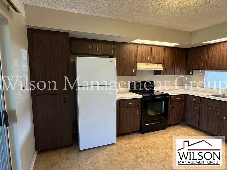 1241 Heritage Ln — Photo 10