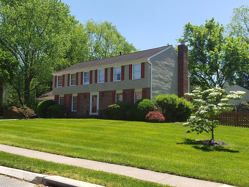 Spacious Colonial on .41 lot