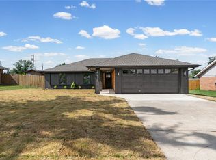 2211 W Olrich St, Rogers, AR 72758