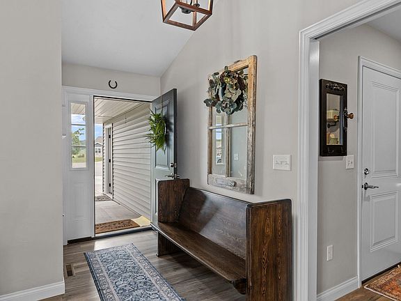 3rd image of 105 Zacharey Ct