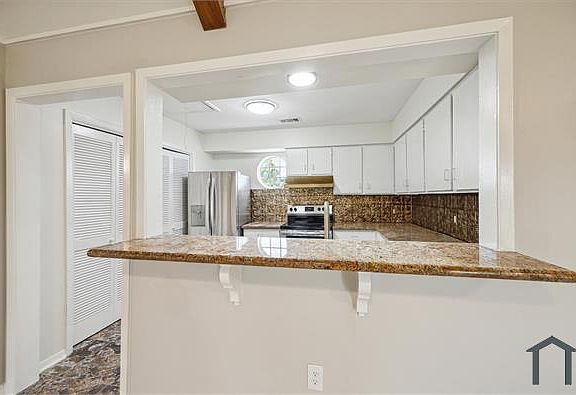 5th image of 2722 N Doral Dr