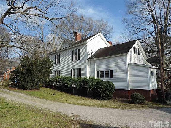 2nd image of 601 College St