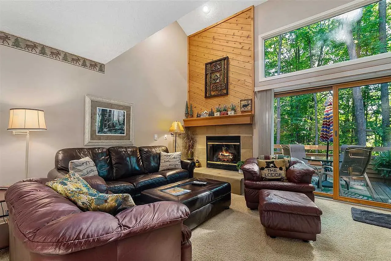 2 bed, 1380 sqft, $2,200 — Photo 2