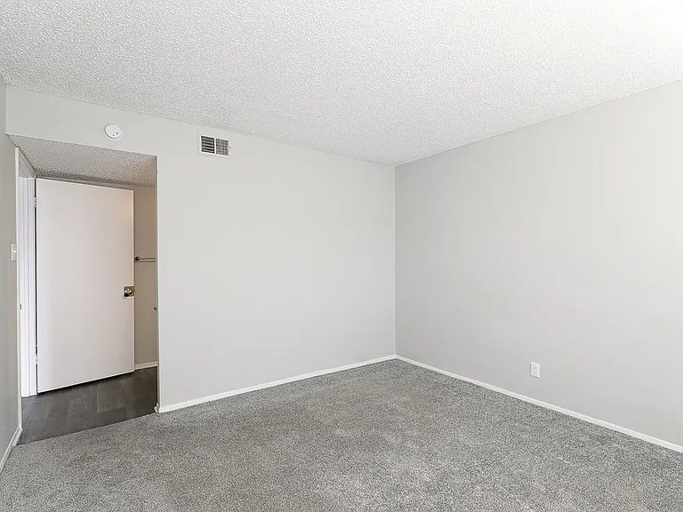 City Summit Apartments — Photo 91
