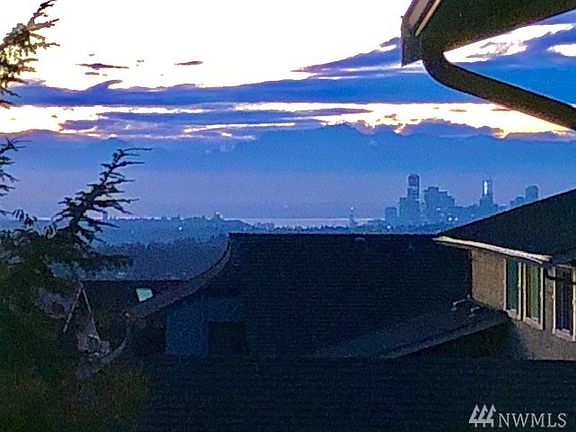 Amazing sunset view of Seattle, Lake Washington and Olympic Mtn from living room