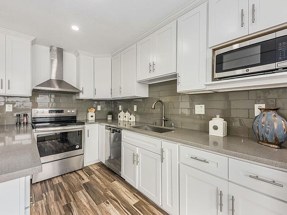 5th image of 2901 Medina Dr