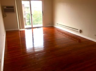 1739 Maple Ln APT 4, Elgin, IL 60123