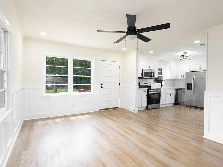2917 Doyle Ave — Photo 5