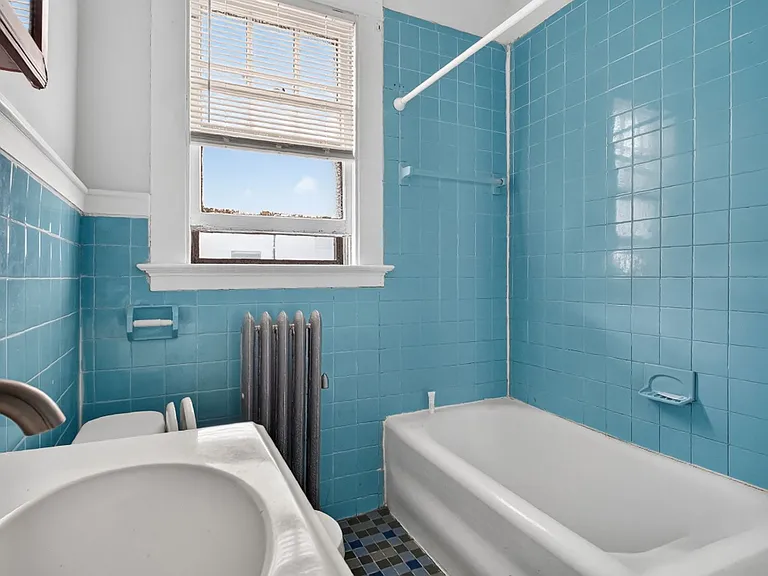 62-64 Sheldon Ter — Photo 7