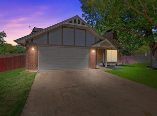 2807 Glen Hollow Cir, Arlington, TX 76016