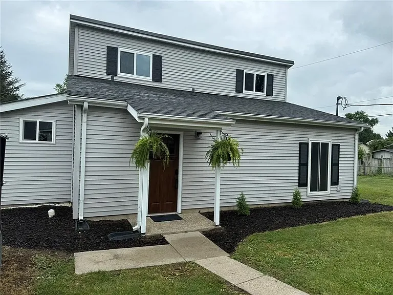 302 Gibson St — Photo 4