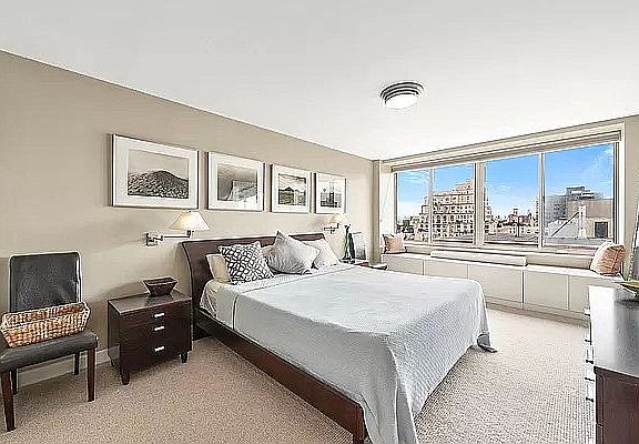 3rd image of 250 W 90th St Penthouse E1