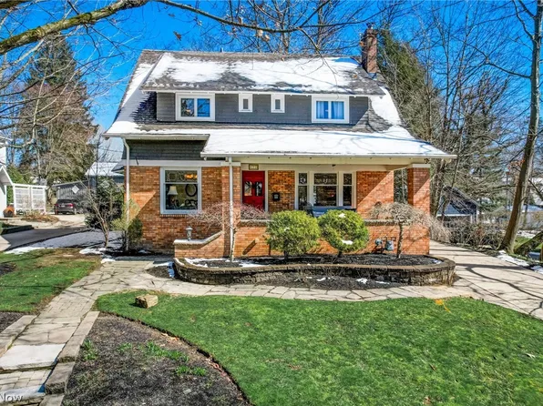 171 S Franklin St, Chagrin Falls, OH 44022
