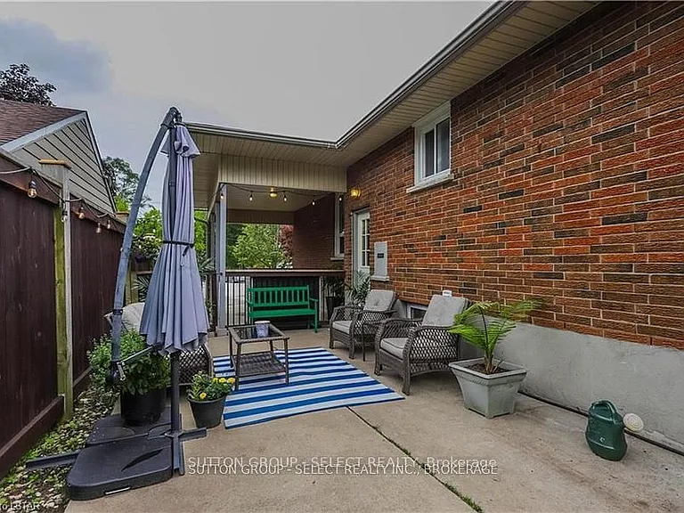 566 Chester St — Photo 2