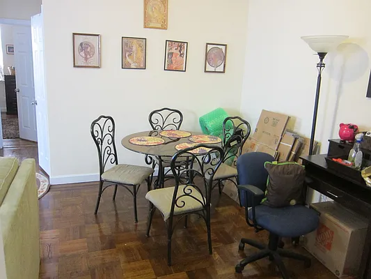 Rented by Realty 2000 Corp | media 7