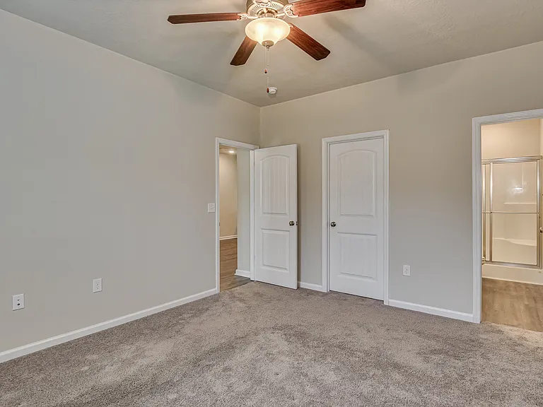 Barrington Apartments — Photo 42