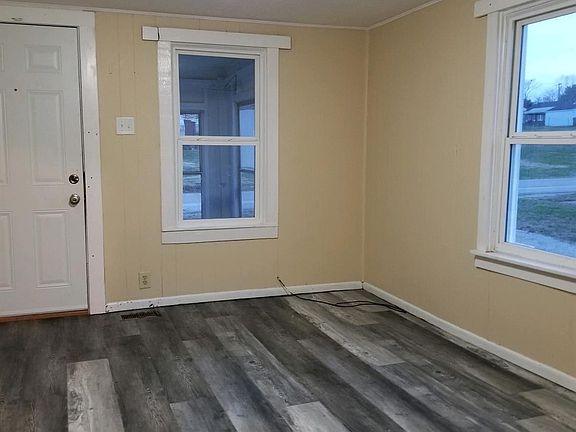 2nd image of 403 N Harvey Ave