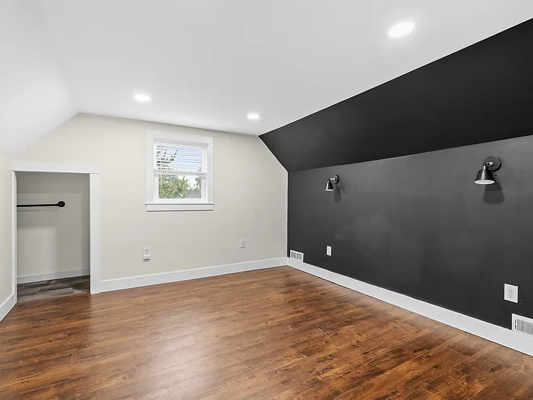 831 Dawson St — Photo 17