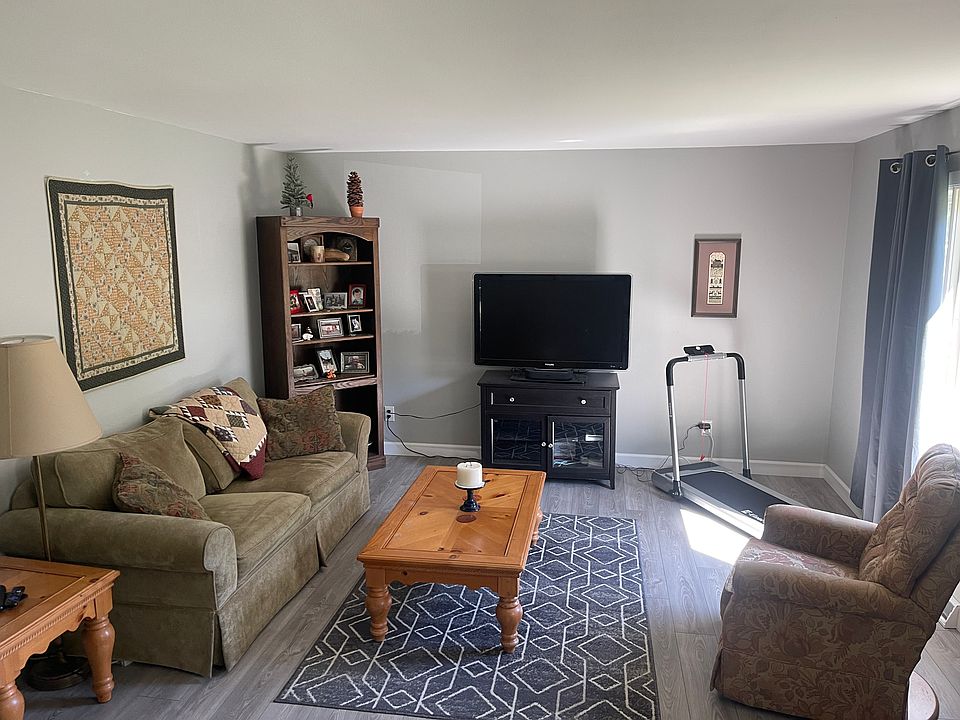 1st image of 832 Badger Ln